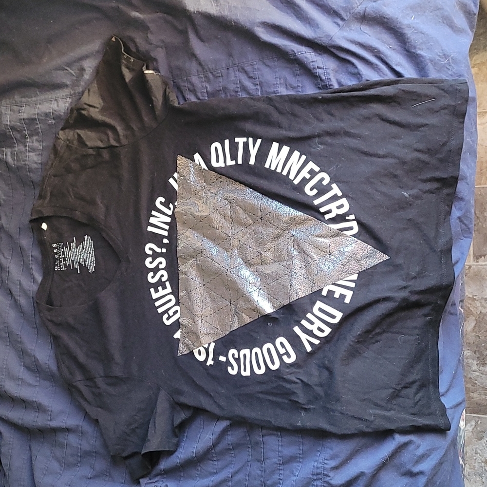 Guess tshirt mens v-neck never worn size large (fits like med/small)